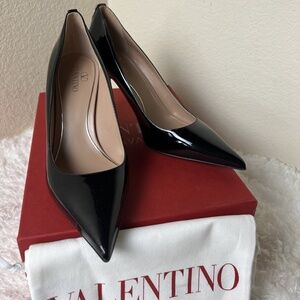 Valentino Garavani Rockstud Accents Patent Leather Pumps Size: 7| IT 37.5